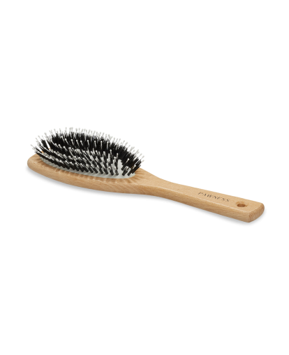 Een houten haarborstel met een zwart-wit handvat, perfect voor het stylen en ontklitten van het haar.